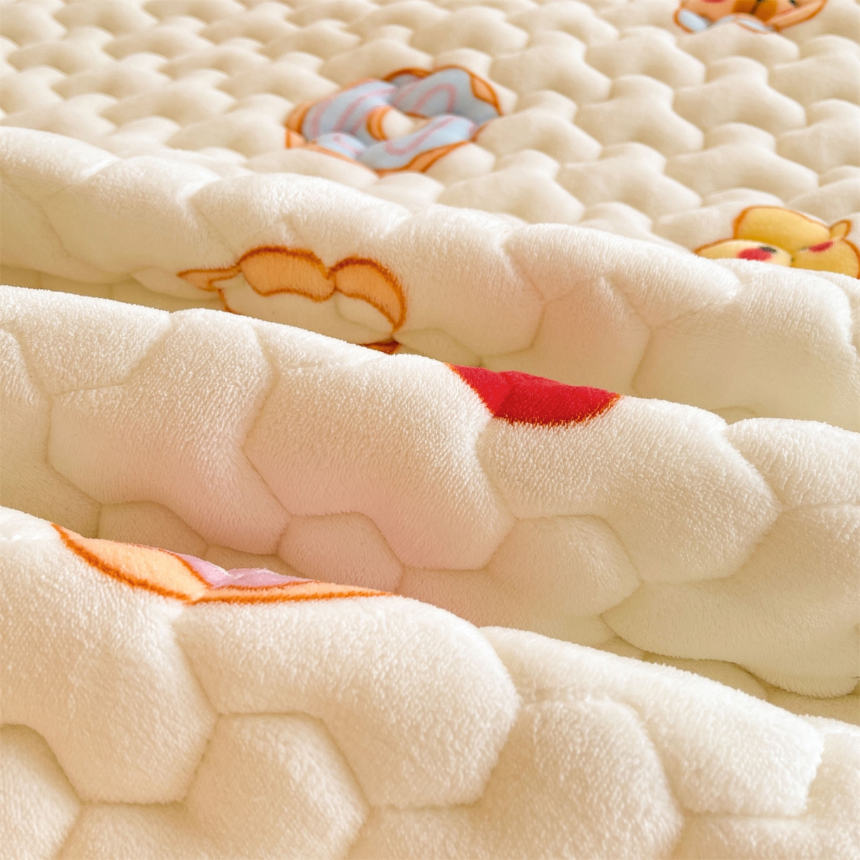 91家纺网 家纺一手货源 找家纺 雯豆家纺 2025新款学生上下铺加厚牛奶绒夹棉床笠宿舍大学生床垫保护套 牛奶绒床笠-欢乐聚会