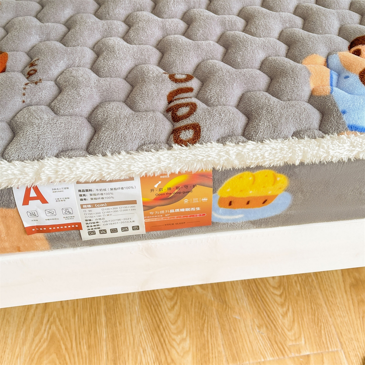 91家纺网 家纺一手货源 找家纺 雯豆家纺 2025新款学生上下铺加厚牛奶绒夹棉床笠宿舍大学生床垫保护套 牛奶绒床笠-腊肠狗