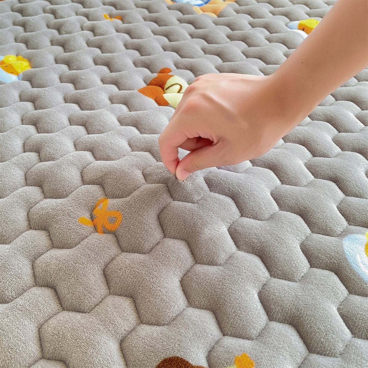 91家纺网 家纺一手货源 找家纺 雯豆家纺 2025新款学生上下铺加厚牛奶绒夹棉床笠宿舍大学生床垫保护套 牛奶绒床笠-腊肠狗