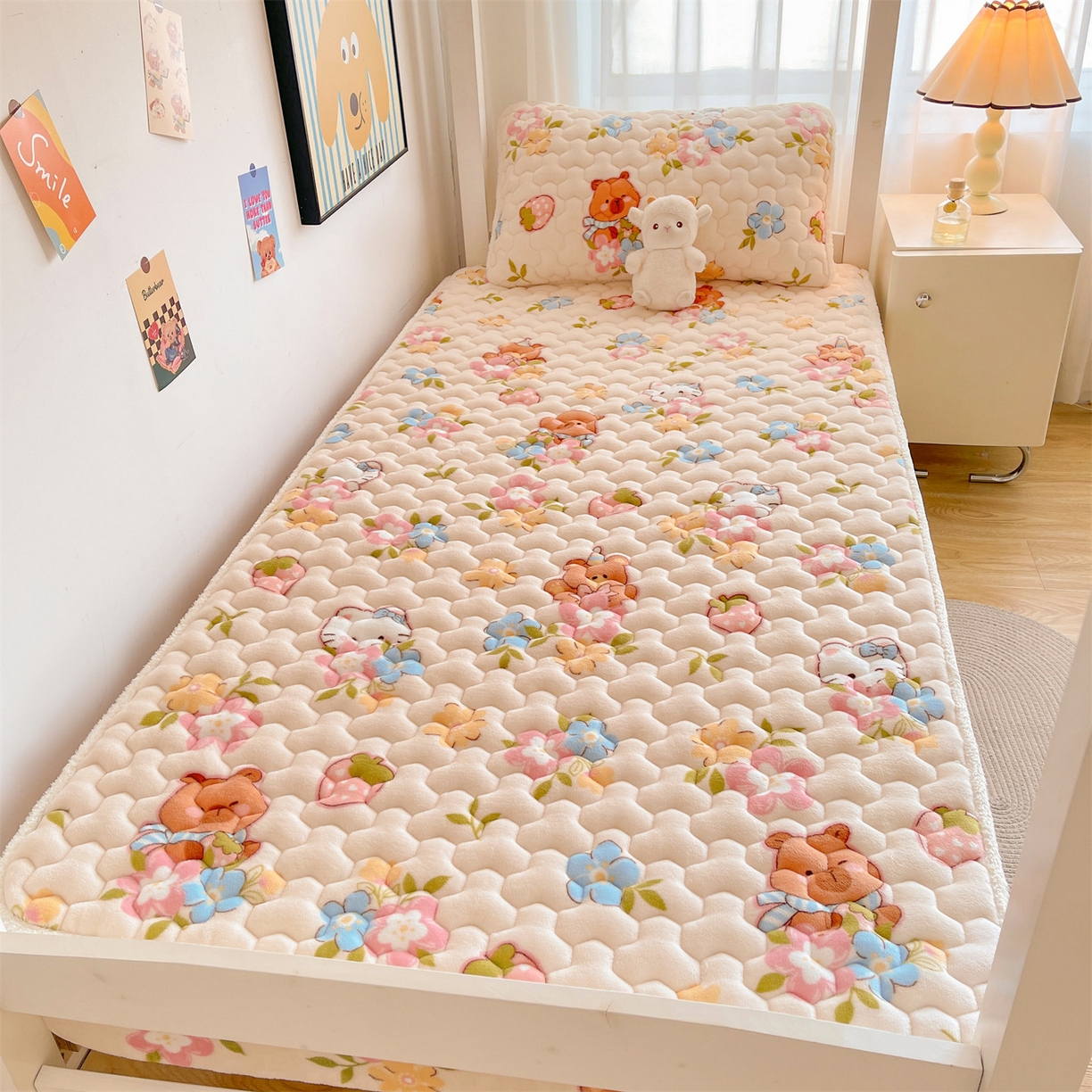 91家纺网 家纺一手货源 找家纺 雯豆家纺 2025新款学生上下铺加厚牛奶绒夹棉床笠宿舍大学生床垫保护套 牛奶绒床笠-彩色萌宠