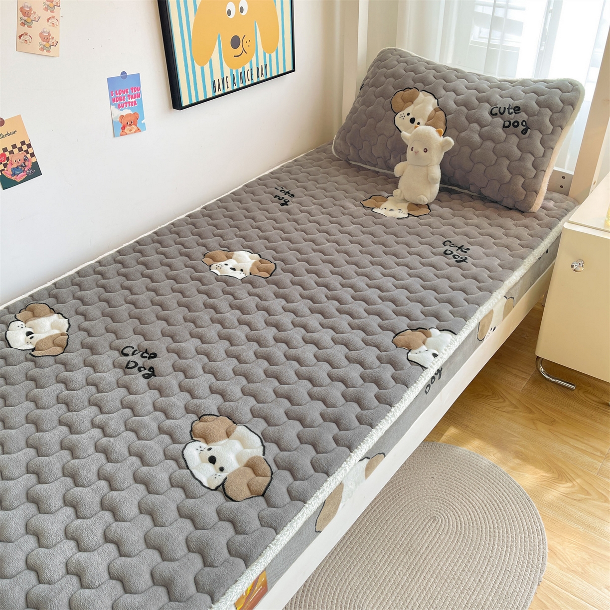 91家纺网 家纺一手货源 找家纺 雯豆家纺 2025新款学生上下铺加厚牛奶绒夹棉床笠宿舍大学生床垫保护套 牛奶绒床笠-阳光狗