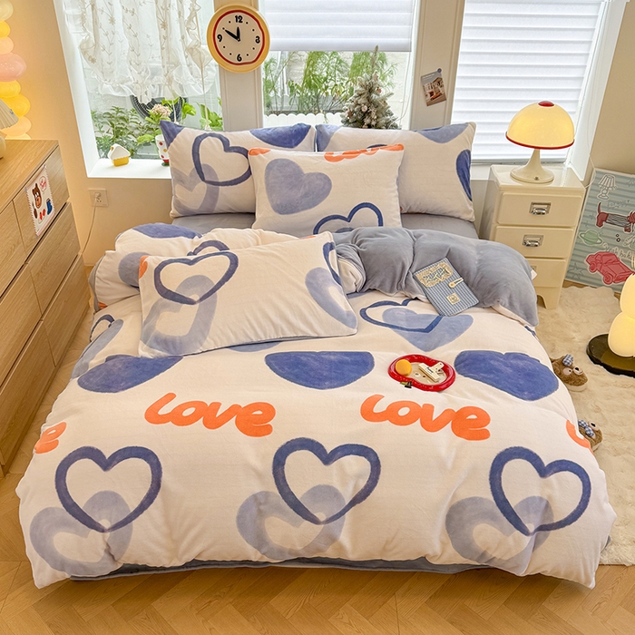 91家纺网 家纺一手货源 找家纺 酱子 2025新款200克高克重印花牛奶绒四件套 爱心絮语