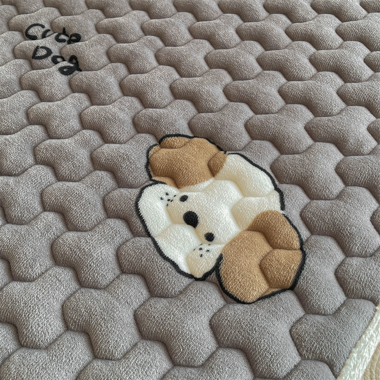 91家纺网 家纺一手货源 找家纺 雯豆家纺 2025新款学生上下铺加厚牛奶绒夹棉床笠宿舍大学生床垫保护套 牛奶绒床笠-阳光狗