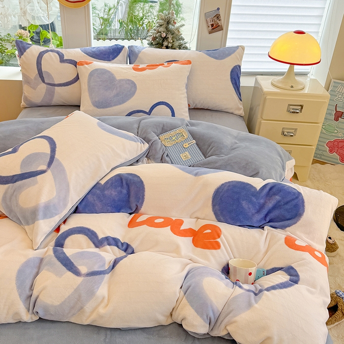 91家纺网 家纺一手货源 找家纺 酱子 2025新款200克高克重印花牛奶绒四件套 爱心絮语