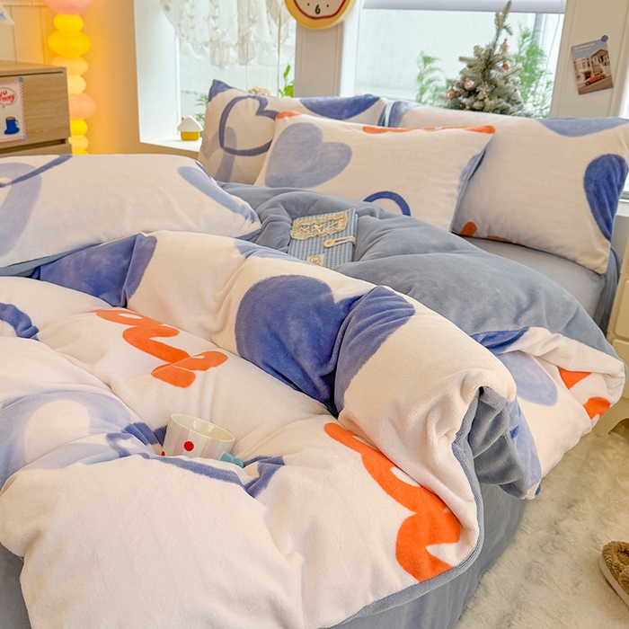 91家纺网 家纺一手货源 找家纺 酱子 2025新款200克高克重印花牛奶绒四件套 爱心絮语