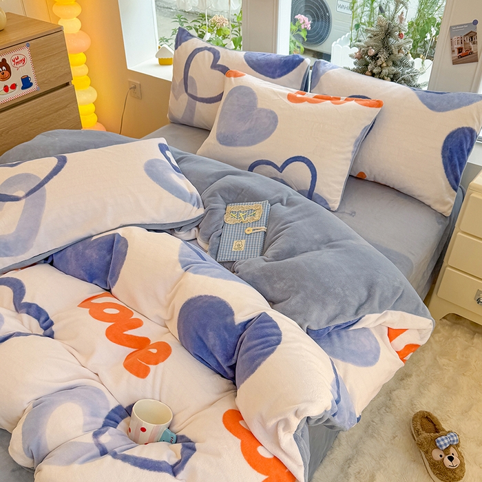 91家纺网 家纺一手货源 找家纺 酱子 2025新款200克高克重印花牛奶绒四件套 爱心絮语