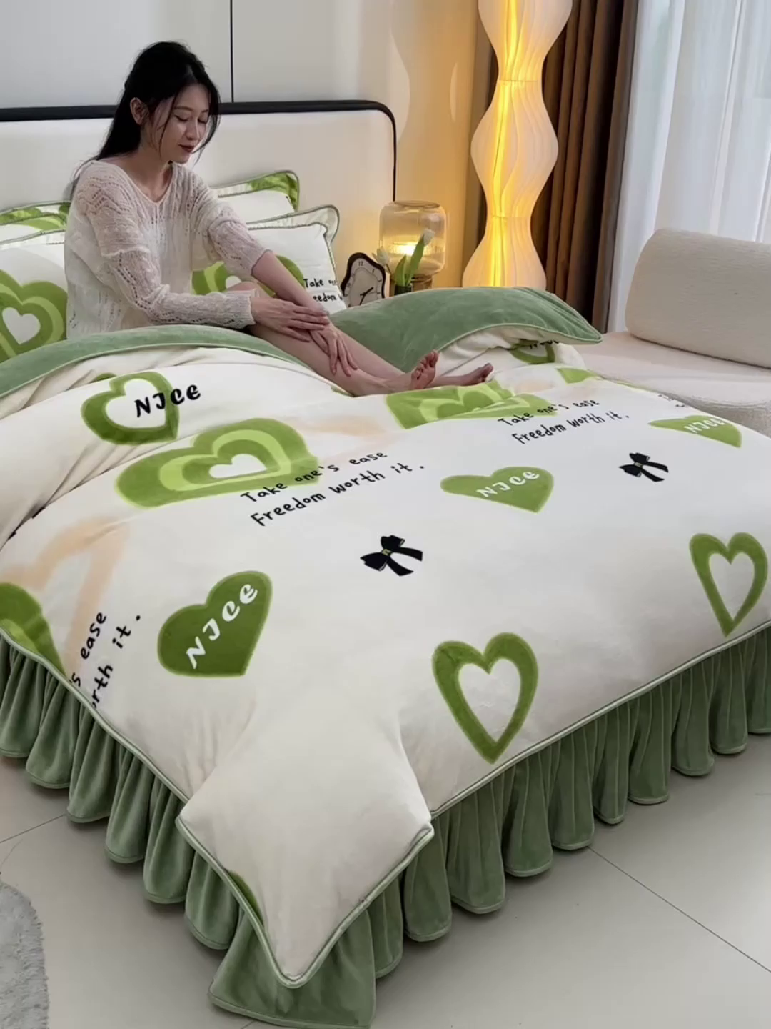 91家纺网 家纺一手货源 找家纺 新8.5-9.5斤法莱绒四件套珊瑚牛奶金貂绒四件套床裙 爱心暖暖