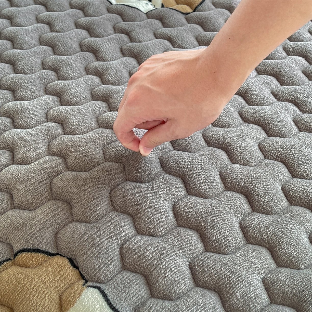 91家纺网 家纺一手货源 找家纺 雯豆家纺 2025新款学生上下铺加厚牛奶绒夹棉床笠宿舍大学生床垫保护套 牛奶绒床笠-阳光狗