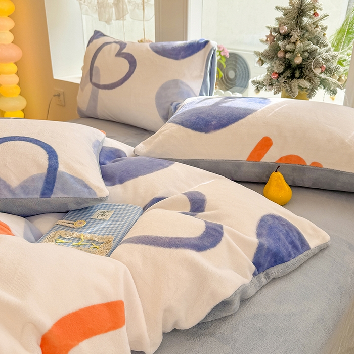 91家纺网 家纺一手货源 找家纺 酱子 2025新款200克高克重印花牛奶绒四件套 爱心絮语