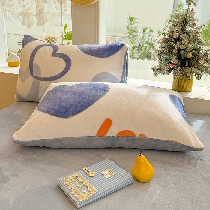 91家纺网 家纺一手货源 找家纺 酱子 2025新款200克高克重印花牛奶绒四件套 爱心絮语