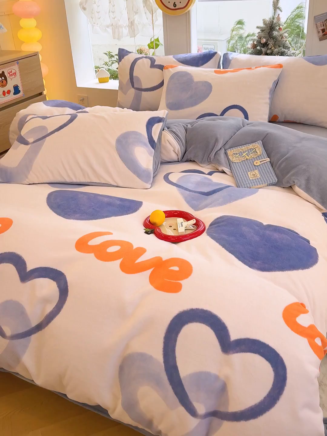 91家纺网 家纺一手货源 找家纺 酱子 2025新款200克高克重印花牛奶绒四件套 爱心絮语