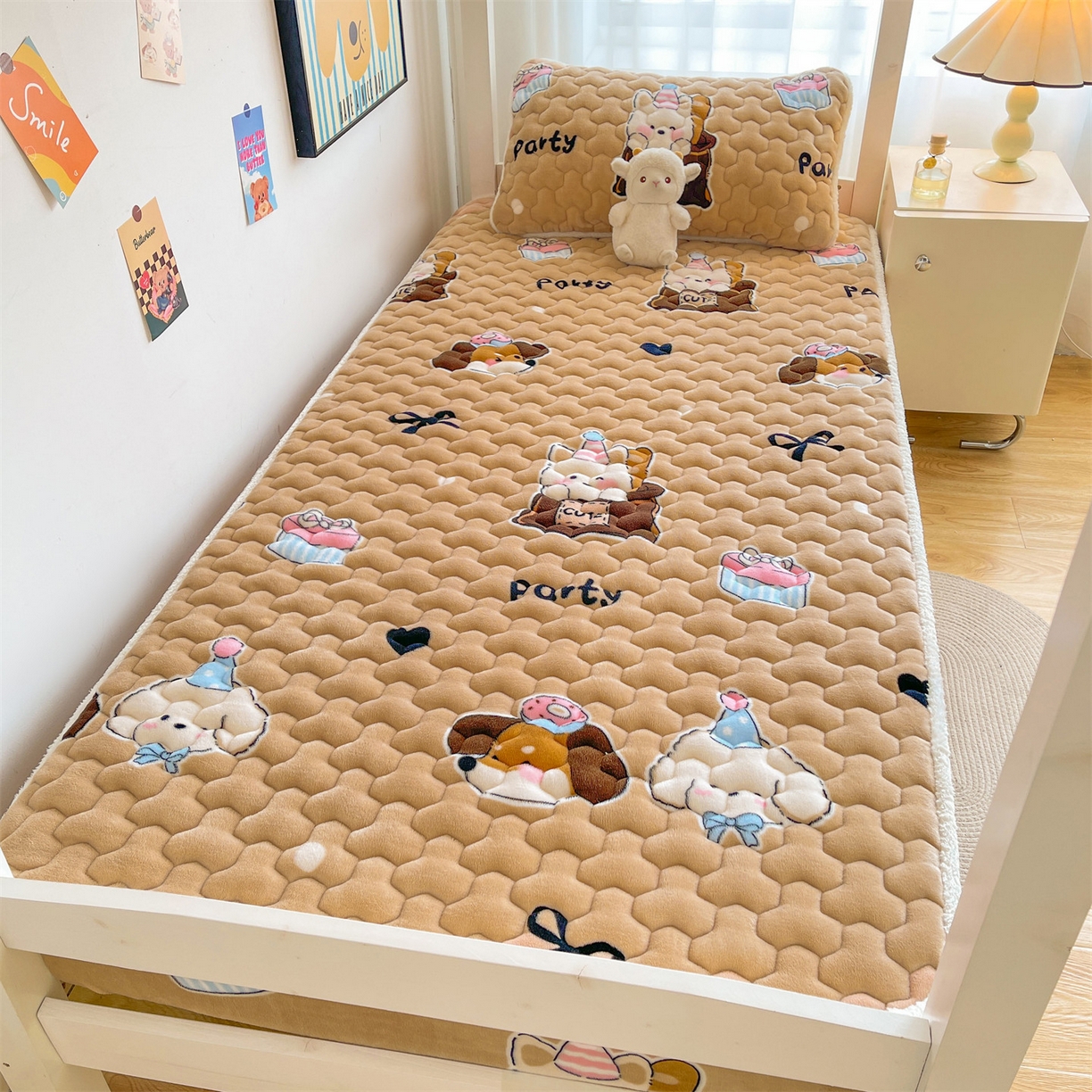 91家纺网 家纺一手货源 找家纺 雯豆家纺 2025新款学生上下铺加厚牛奶绒夹棉床笠宿舍大学生床垫保护套 牛奶绒床笠-狂欢派对