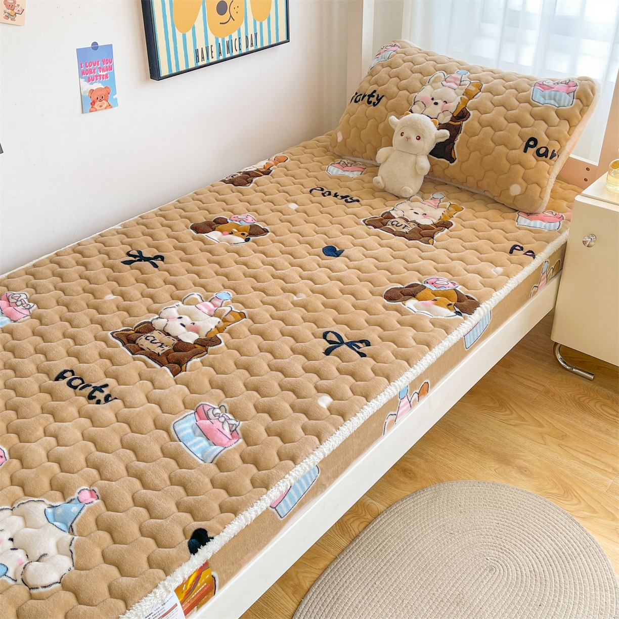 91家纺网 家纺一手货源 找家纺 雯豆家纺 2025新款学生上下铺加厚牛奶绒夹棉床笠宿舍大学生床垫保护套 牛奶绒床笠-狂欢派对