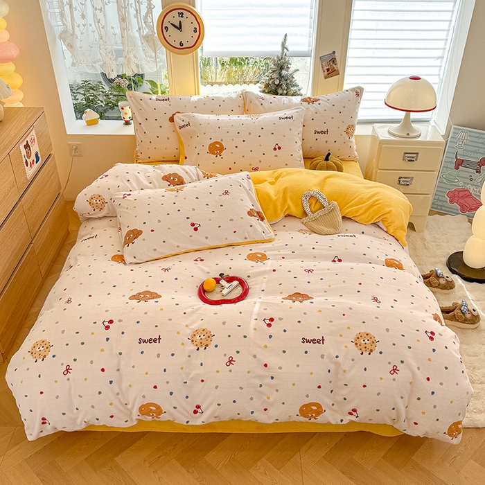 91家纺网 家纺一手货源 找家纺 酱子 2025新款200克高克重印花牛奶绒四件套 饼干派对