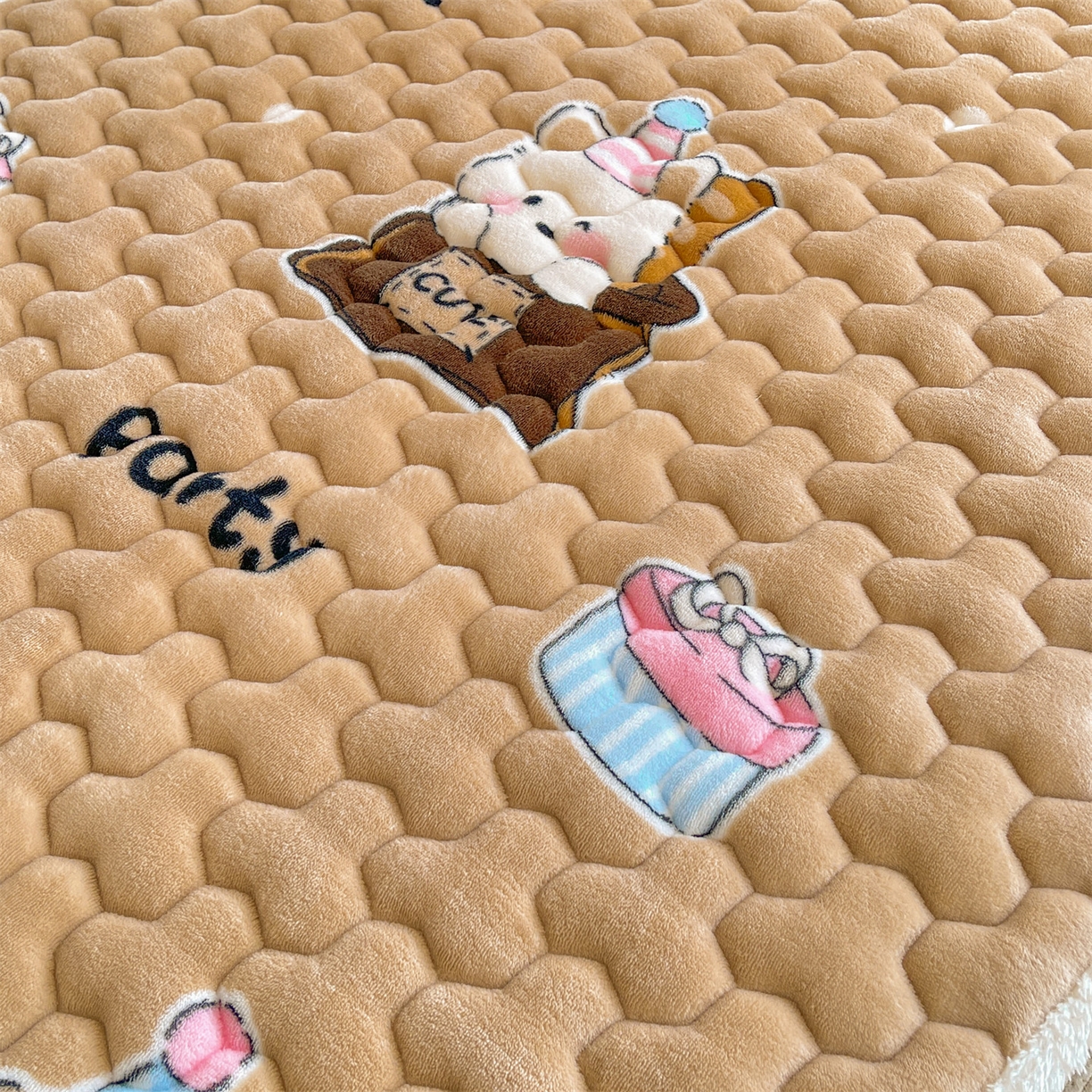 91家纺网 家纺一手货源 找家纺 雯豆家纺 2025新款学生上下铺加厚牛奶绒夹棉床笠宿舍大学生床垫保护套 牛奶绒床笠-狂欢派对