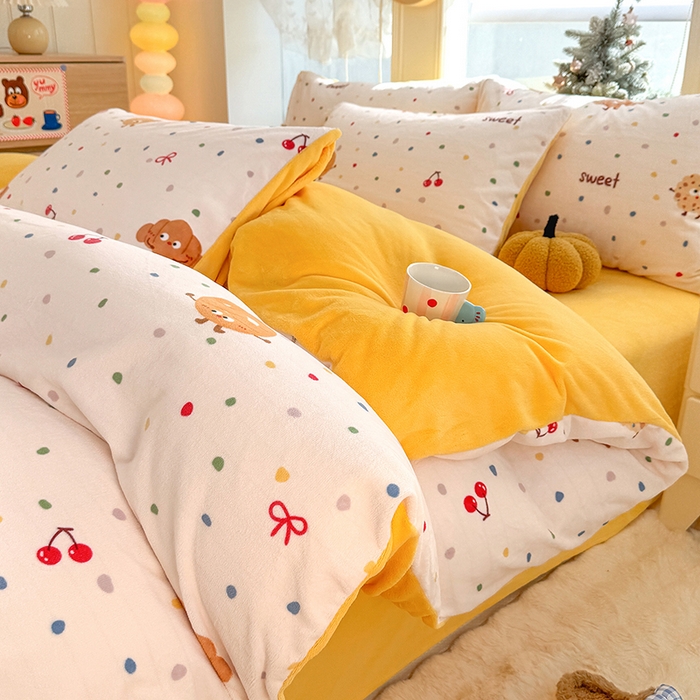 91家纺网 家纺一手货源 找家纺 酱子 2025新款200克高克重印花牛奶绒四件套 饼干派对