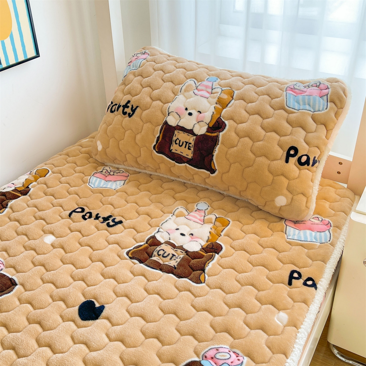 91家纺网 家纺一手货源 找家纺 雯豆家纺 2025新款学生上下铺加厚牛奶绒夹棉床笠宿舍大学生床垫保护套 牛奶绒床笠-狂欢派对