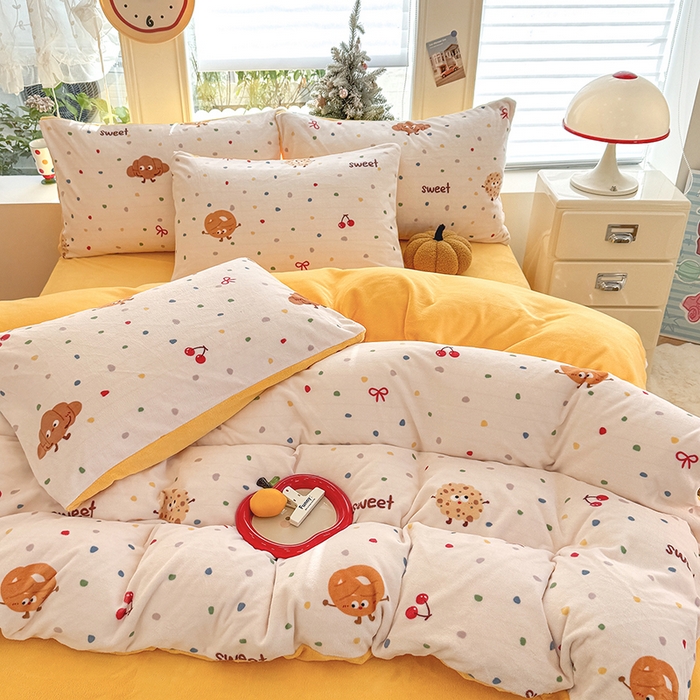 91家纺网 家纺一手货源 找家纺 酱子 2025新款200克高克重印花牛奶绒四件套 饼干派对