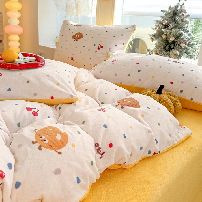 91家纺网 家纺一手货源 找家纺 酱子 2025新款200克高克重印花牛奶绒四件套 饼干派对