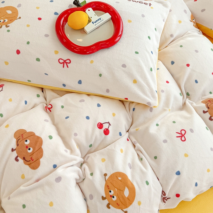 91家纺网 家纺一手货源 找家纺 酱子 2025新款200克高克重印花牛奶绒四件套 饼干派对