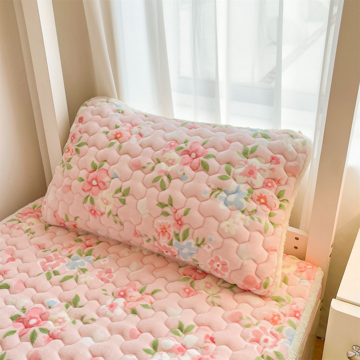 91家纺网 家纺一手货源 找家纺 雯豆家纺 2025新款学生上下铺加厚牛奶绒夹棉床笠宿舍大学生床垫保护套 牛奶绒床笠-莱茵