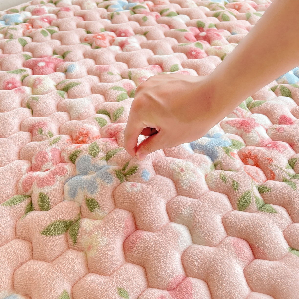 91家纺网 家纺一手货源 找家纺 雯豆家纺 2025新款学生上下铺加厚牛奶绒夹棉床笠宿舍大学生床垫保护套 牛奶绒床笠-莱茵