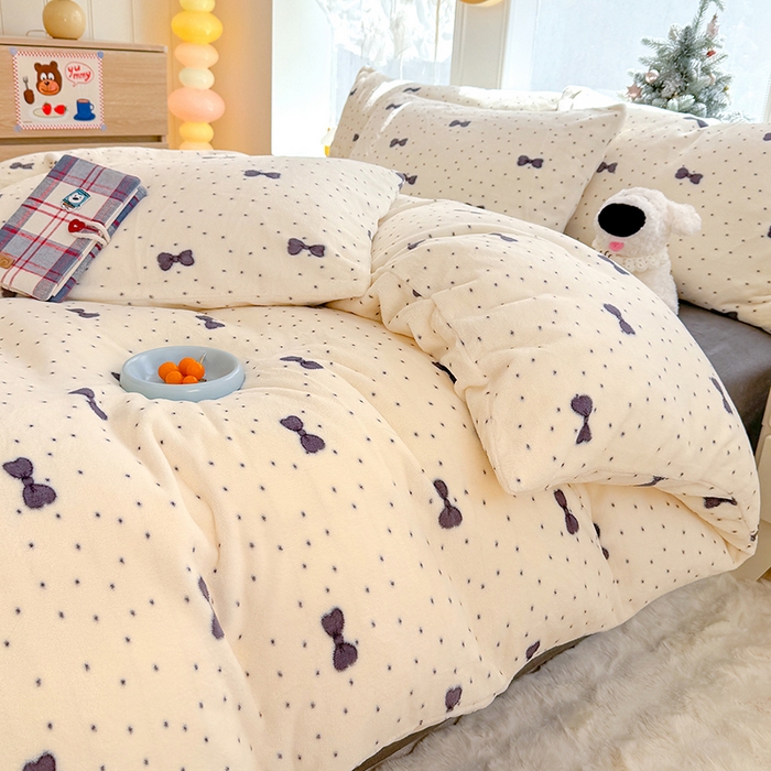 酱子 2025新款200克高克重印花牛奶绒四件套 波点蝶影