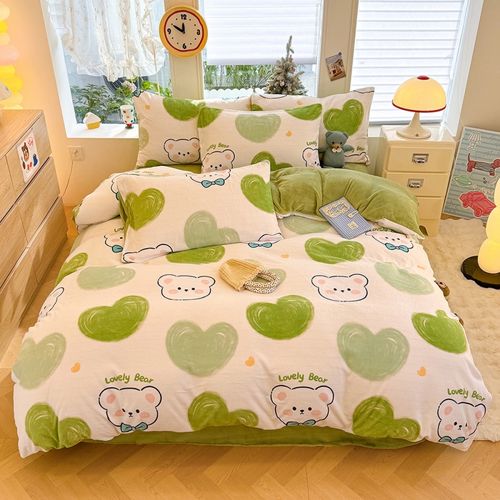 91家纺网 家纺一手货源 找家纺 酱子 2025新款200克高克重印花牛奶绒四件套 翠心熊逸