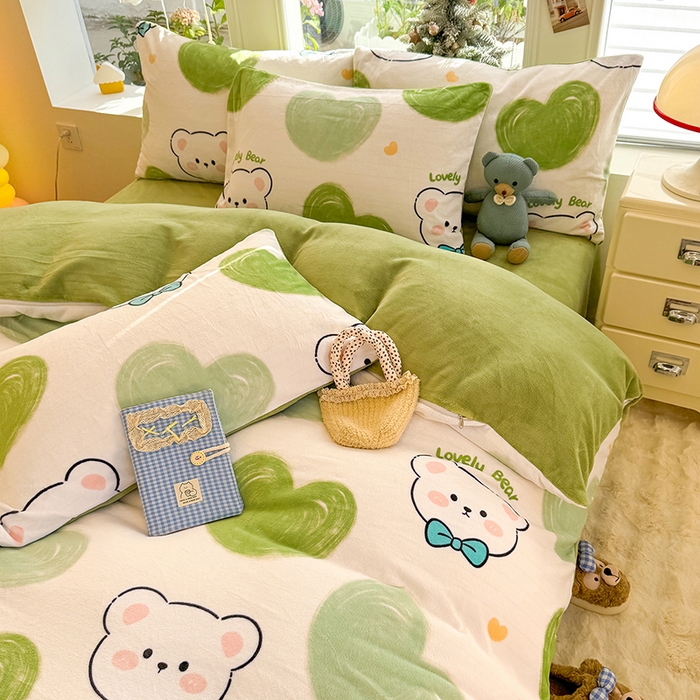 91家纺网 家纺一手货源 找家纺 酱子 2025新款200克高克重印花牛奶绒四件套 翠心熊逸