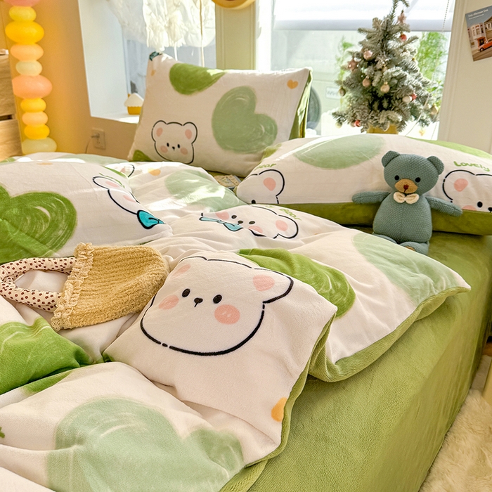 91家纺网 家纺一手货源 找家纺 酱子 2025新款200克高克重印花牛奶绒四件套 翠心熊逸