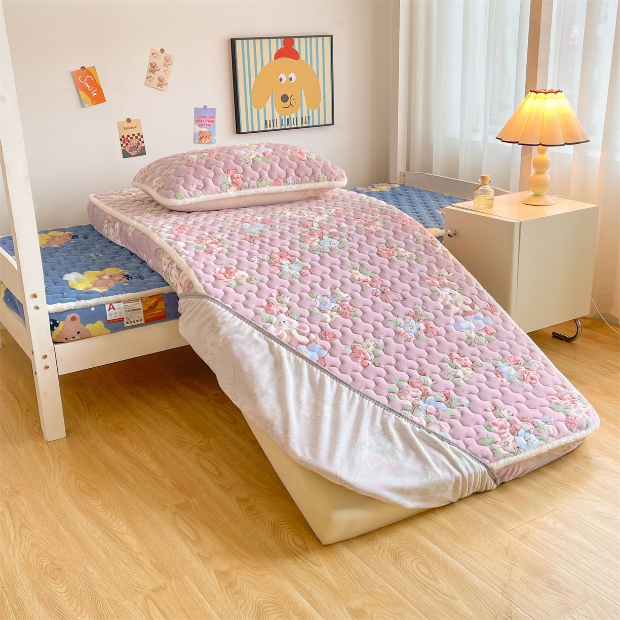 91家纺网 家纺一手货源 找家纺 雯豆家纺 2025新款学生上下铺加厚牛奶绒夹棉床笠宿舍大学生床垫保护套 牛奶绒床笠-花花仙子