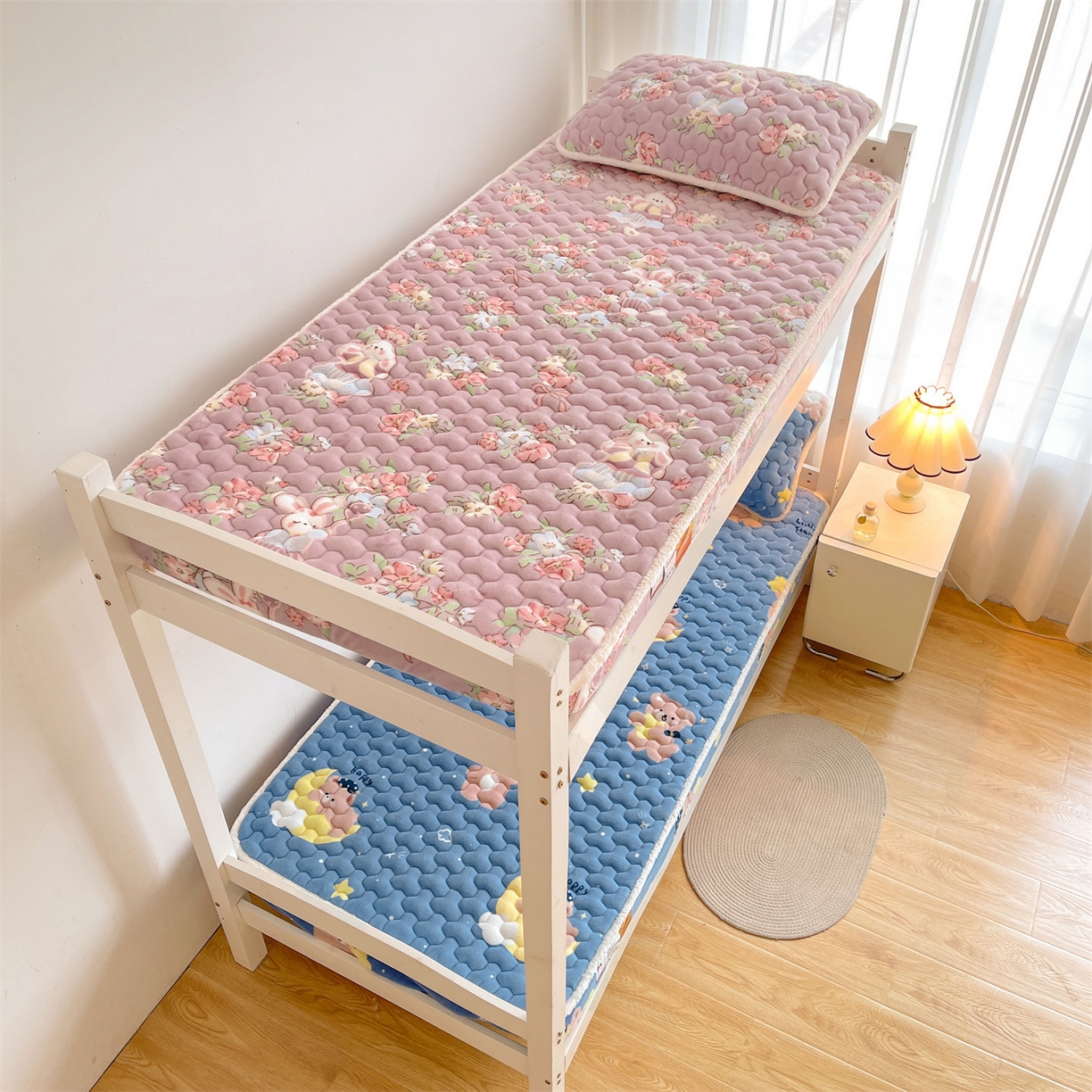 91家纺网 家纺一手货源 找家纺 雯豆家纺 2025新款学生上下铺加厚牛奶绒夹棉床笠宿舍大学生床垫保护套 牛奶绒床笠-花花仙子