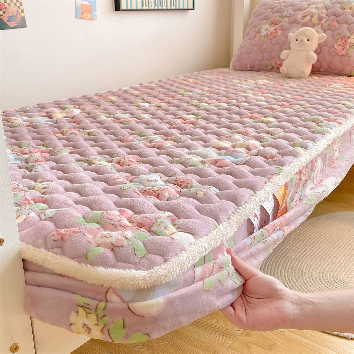 91家纺网 家纺一手货源 找家纺 雯豆家纺 2025新款学生上下铺加厚牛奶绒夹棉床笠宿舍大学生床垫保护套 牛奶绒床笠-花花仙子