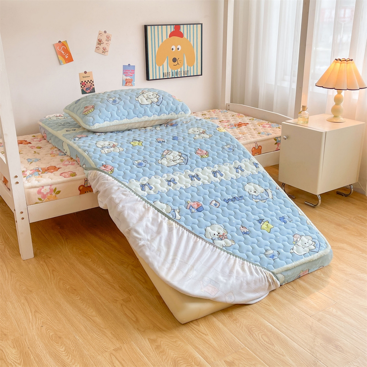 91家纺网 家纺一手货源 找家纺 雯豆家纺 2025新款学生上下铺加厚牛奶绒夹棉床笠宿舍大学生床垫保护套 牛奶绒床笠-奶蓝小狗