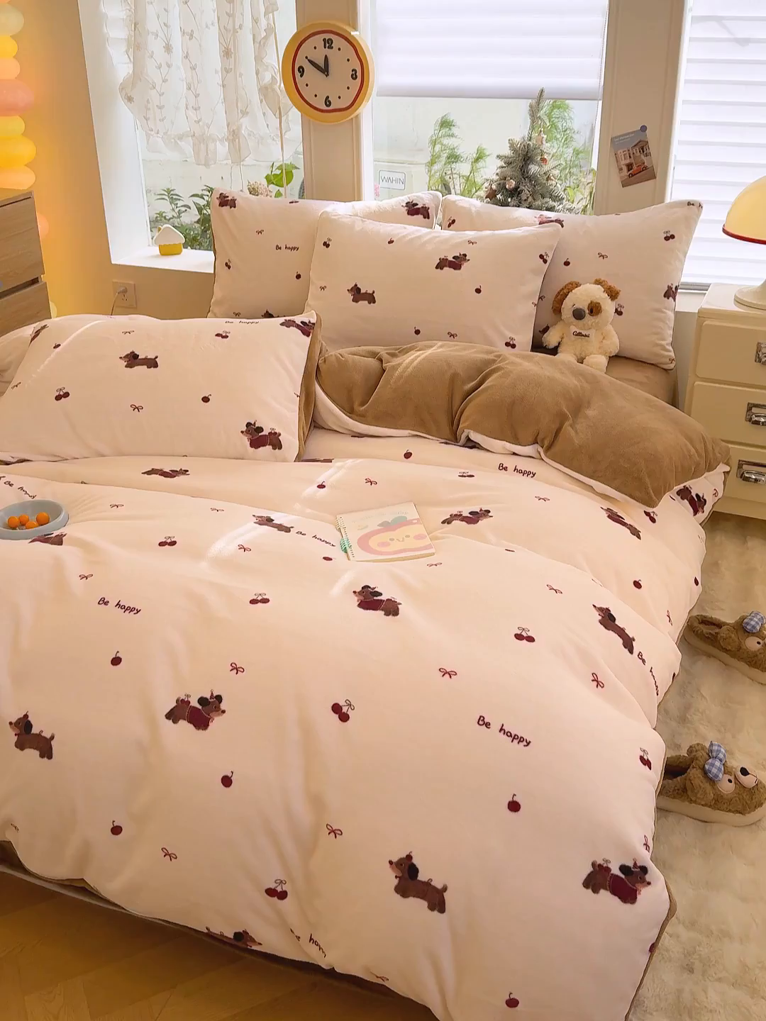 91家纺网 家纺一手货源 找家纺 酱子 2025新款200克高克重印花牛奶绒四件套 绯色腊肠趣