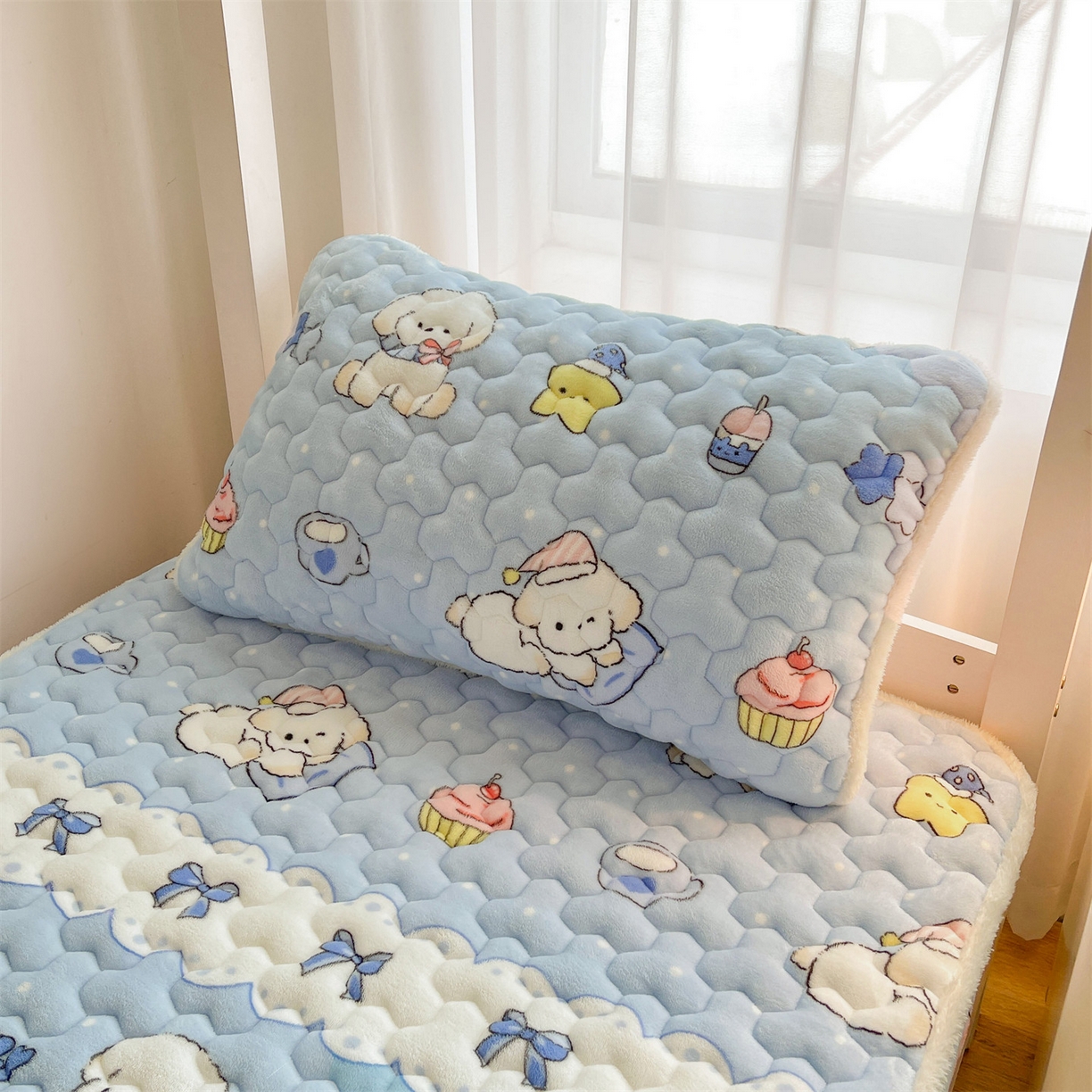 91家纺网 家纺一手货源 找家纺 雯豆家纺 2025新款学生上下铺加厚牛奶绒夹棉床笠宿舍大学生床垫保护套 牛奶绒床笠-奶蓝小狗