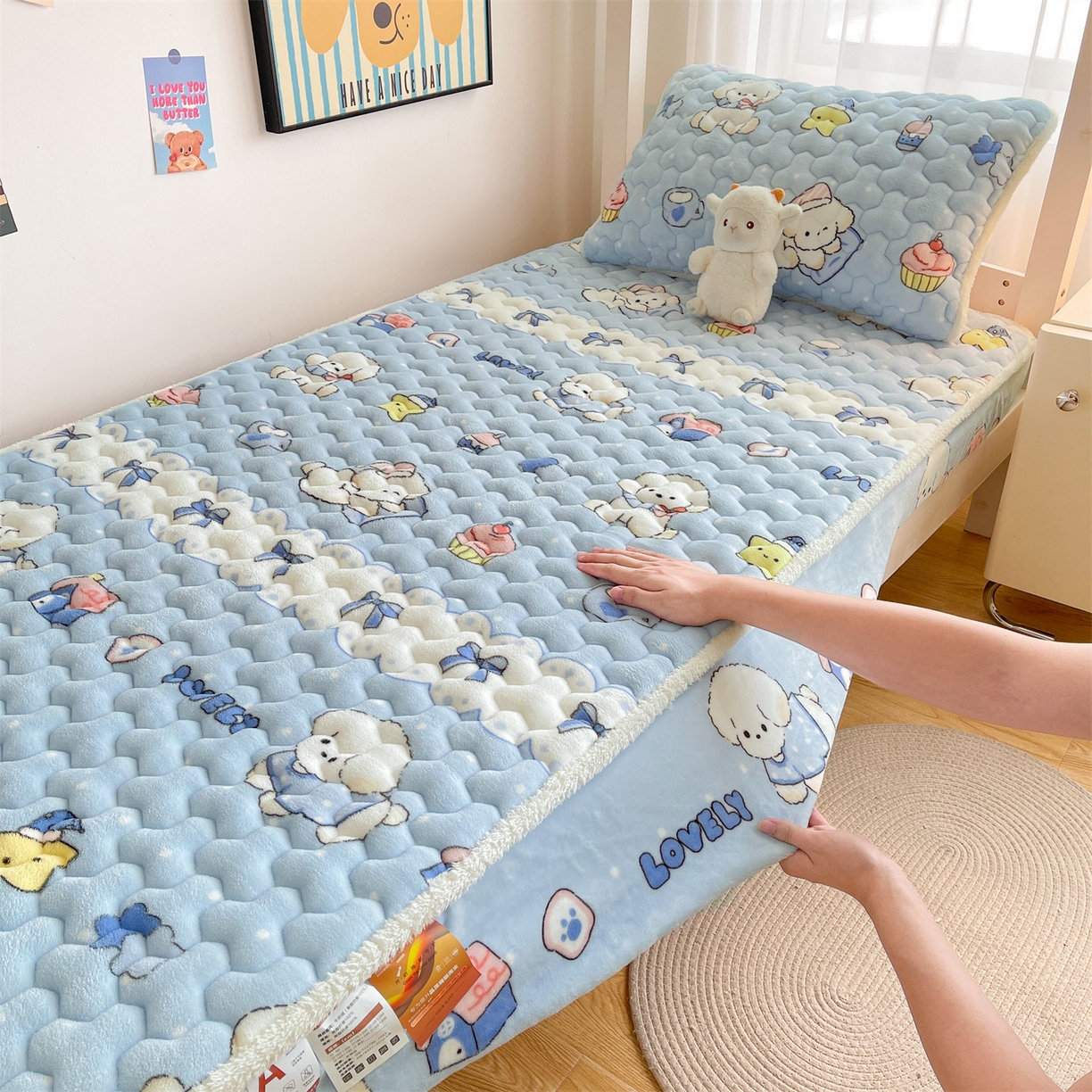 91家纺网 家纺一手货源 找家纺 雯豆家纺 2025新款学生上下铺加厚牛奶绒夹棉床笠宿舍大学生床垫保护套 牛奶绒床笠-奶蓝小狗