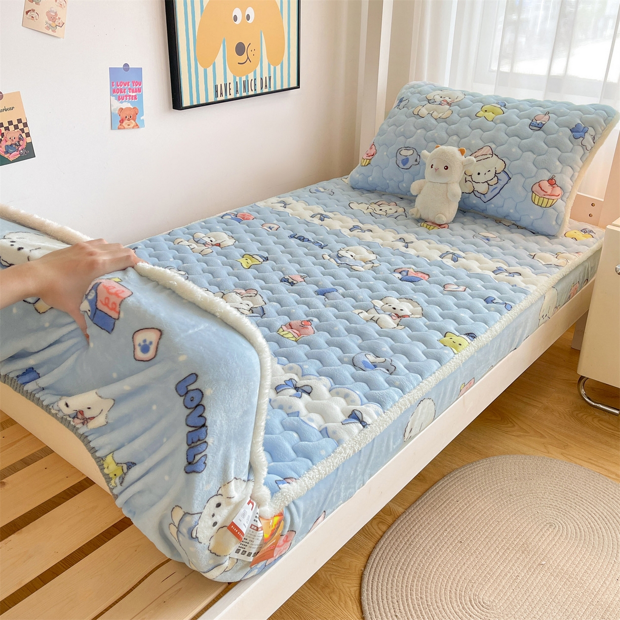 91家纺网 家纺一手货源 找家纺 雯豆家纺 2025新款学生上下铺加厚牛奶绒夹棉床笠宿舍大学生床垫保护套 牛奶绒床笠-奶蓝小狗