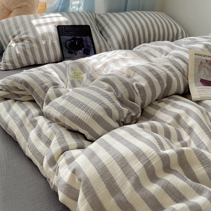 91家纺网 家纺一手货源 找家纺 （总）莱茵家居 2025新款全棉纯棉皱皱纱条纹四件套-杼影