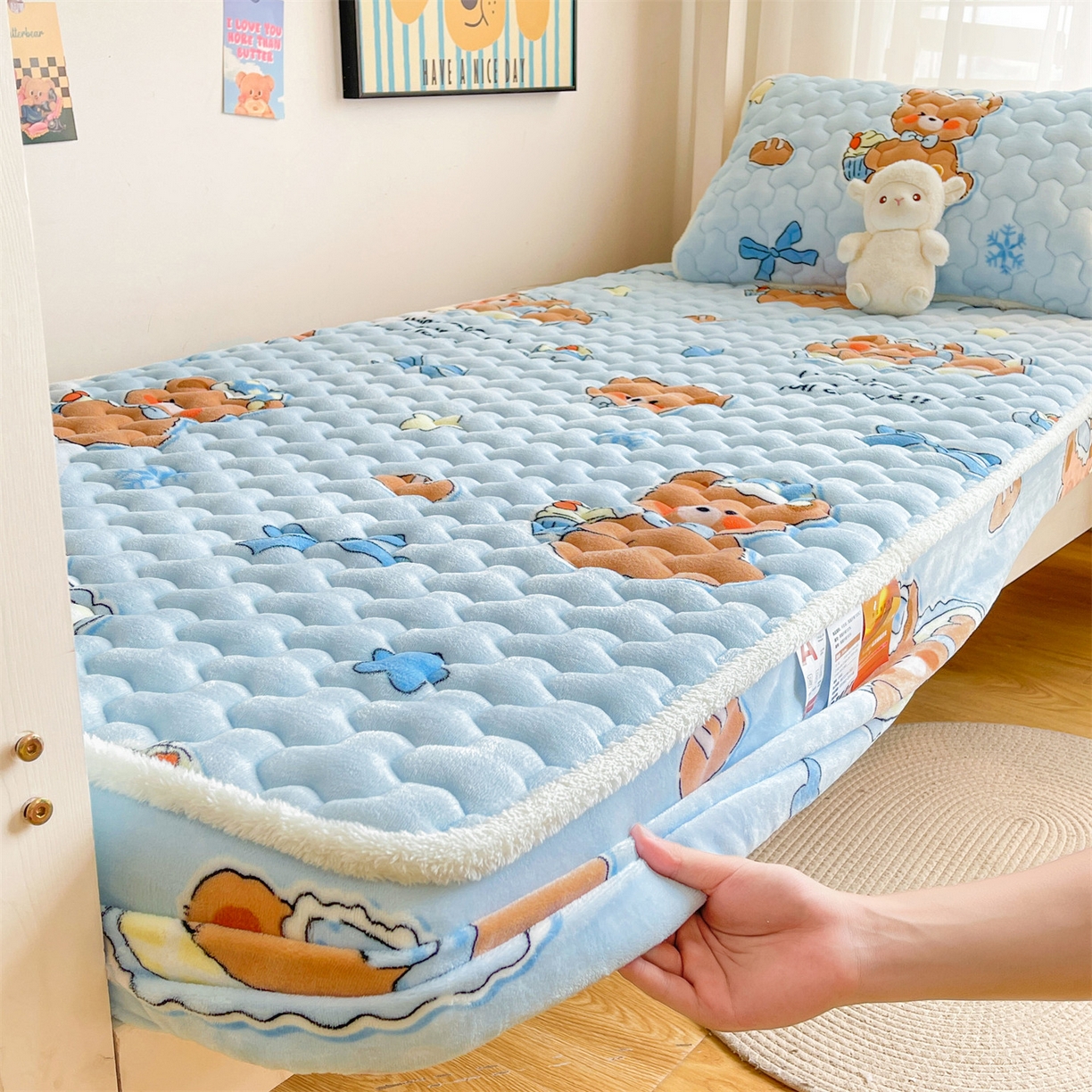 91家纺网 家纺一手货源 找家纺 雯豆家纺 2025新款学生上下铺加厚牛奶绒夹棉床笠宿舍大学生床垫保护套 牛奶绒床笠-趴趴熊