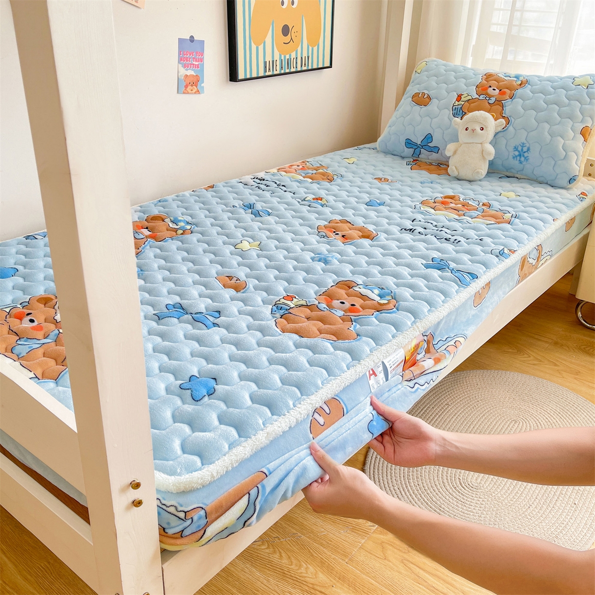 91家纺网 家纺一手货源 找家纺 雯豆家纺 2025新款学生上下铺加厚牛奶绒夹棉床笠宿舍大学生床垫保护套 牛奶绒床笠-趴趴熊