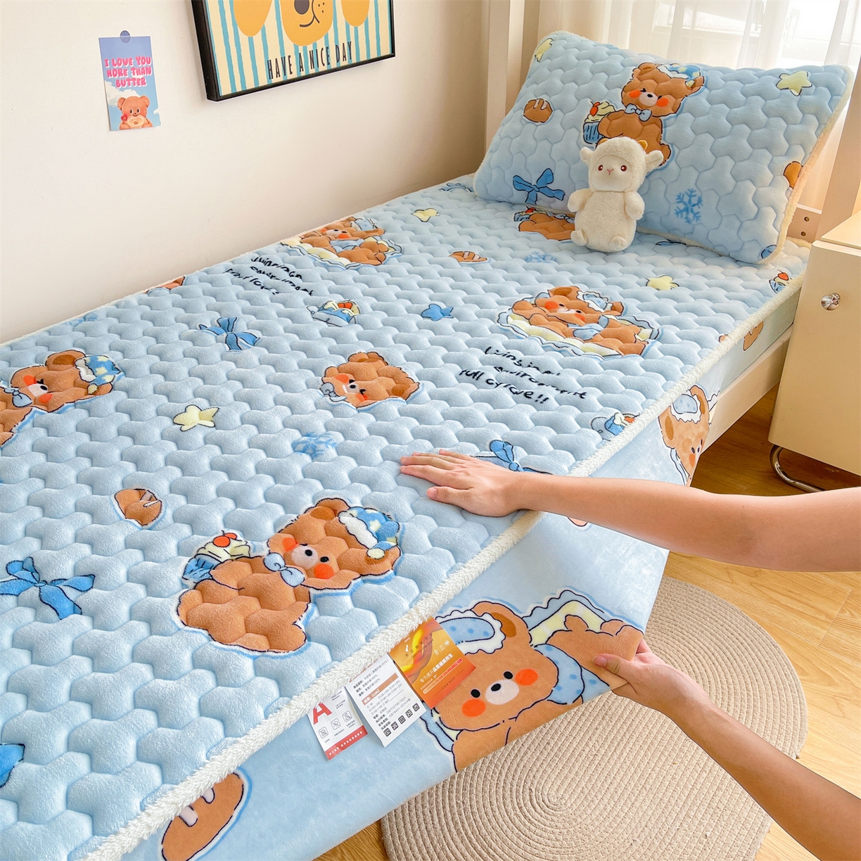 91家纺网 家纺一手货源 找家纺 雯豆家纺 2025新款学生上下铺加厚牛奶绒夹棉床笠宿舍大学生床垫保护套 牛奶绒床笠-趴趴熊