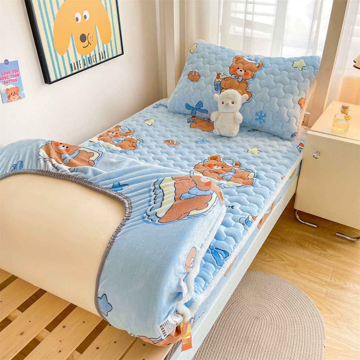 91家纺网 家纺一手货源 找家纺 雯豆家纺 2025新款学生上下铺加厚牛奶绒夹棉床笠宿舍大学生床垫保护套 牛奶绒床笠-趴趴熊