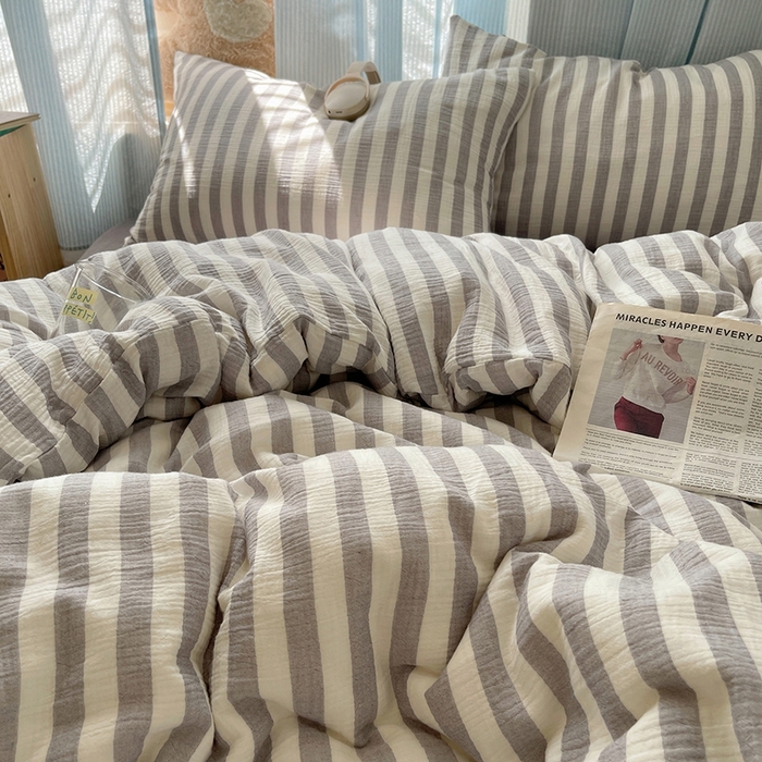 91家纺网 家纺一手货源 找家纺 莱茵家居 2025新款全棉纯棉皱皱纱条纹四件套-杼影 杼影-雨巷灰