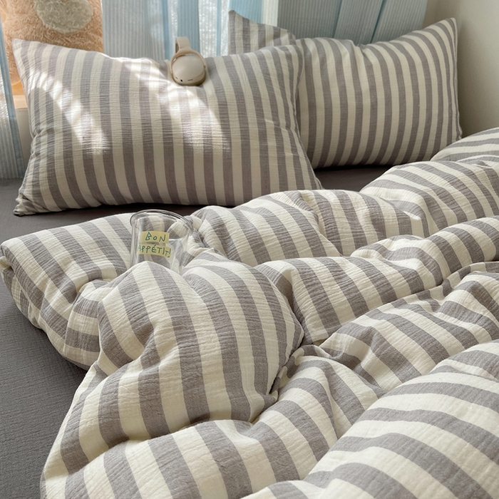 91家纺网 家纺一手货源 找家纺 莱茵家居 2025新款全棉纯棉皱皱纱条纹四件套-杼影 杼影-雨巷灰