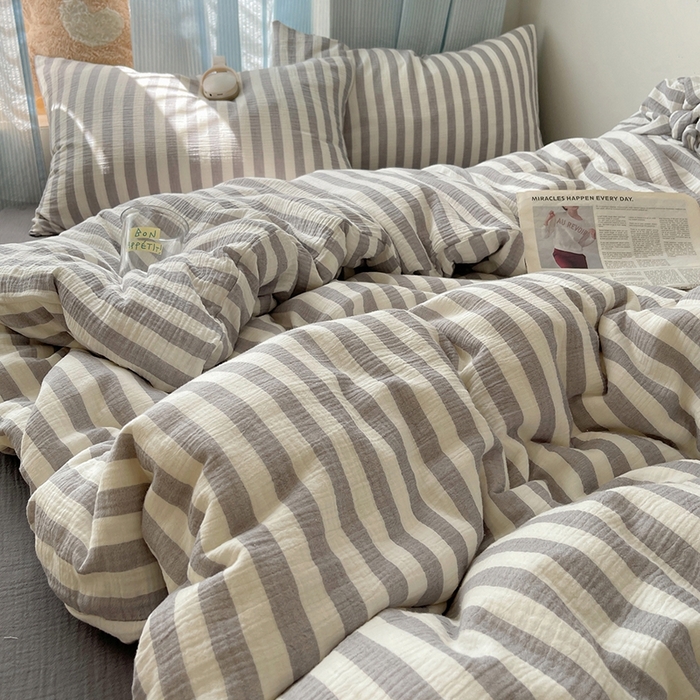 91家纺网 家纺一手货源 找家纺 莱茵家居 2025新款全棉纯棉皱皱纱条纹四件套-杼影 杼影-雨巷灰