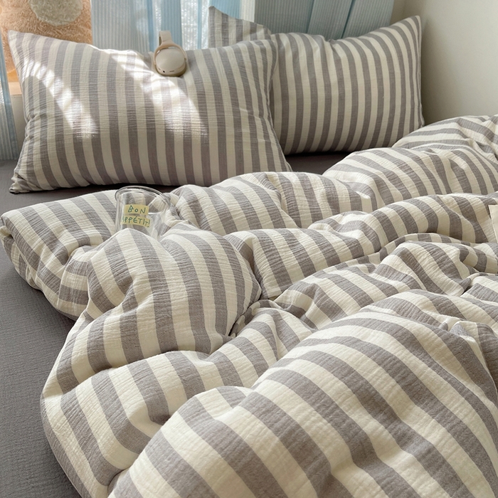 91家纺网 家纺一手货源 找家纺 莱茵家居 2025新款全棉纯棉皱皱纱条纹四件套-杼影 杼影-雨巷灰