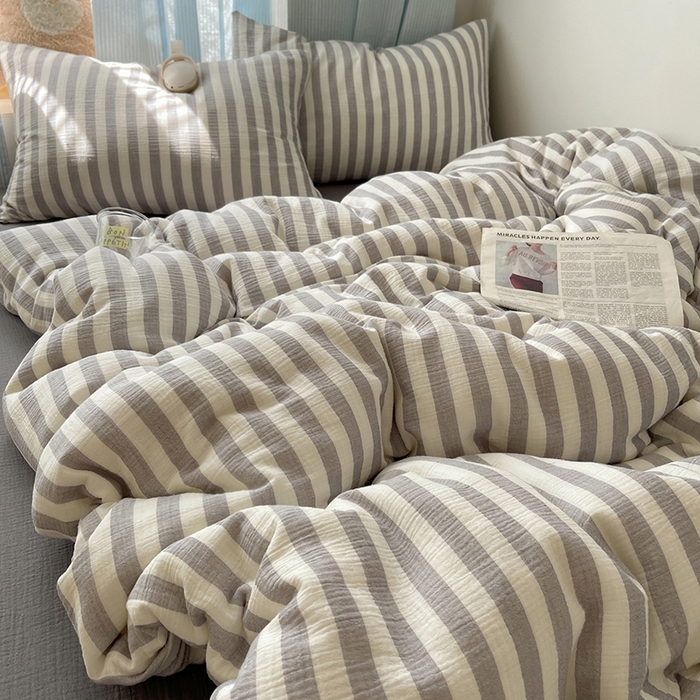 91家纺网 家纺一手货源 找家纺 莱茵家居 2025新款全棉纯棉皱皱纱条纹四件套-杼影 杼影-雨巷灰