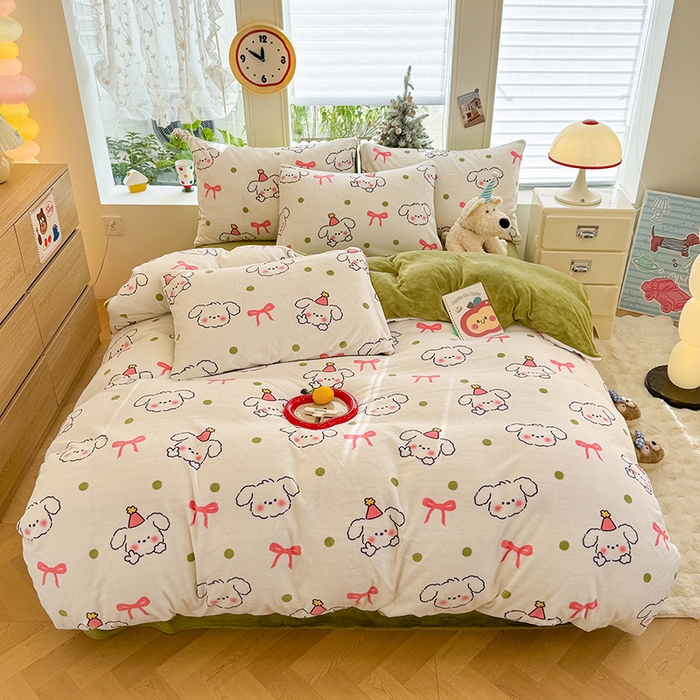 91家纺网 家纺一手货源 找家纺 酱子 2025新款200克高克重印花牛奶绒四件套 蝴蝶结狗