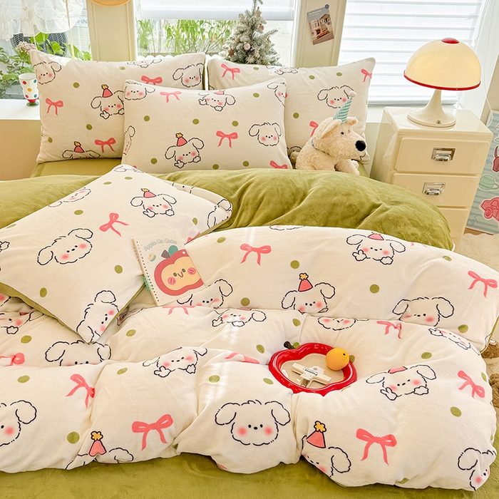 91家纺网 家纺一手货源 找家纺 酱子 2025新款200克高克重印花牛奶绒四件套 蝴蝶结狗